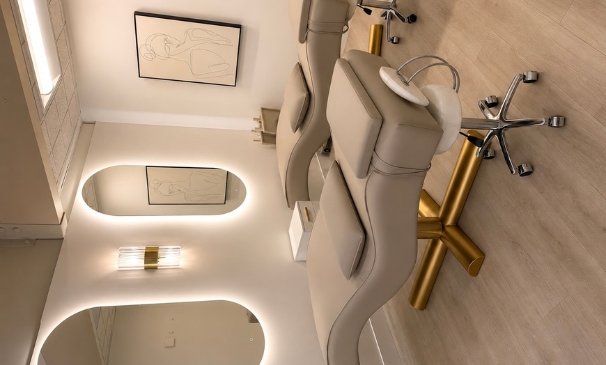 Image 6: Classic, Hybrid, or Volume Eyelash Extensions for a stunning look