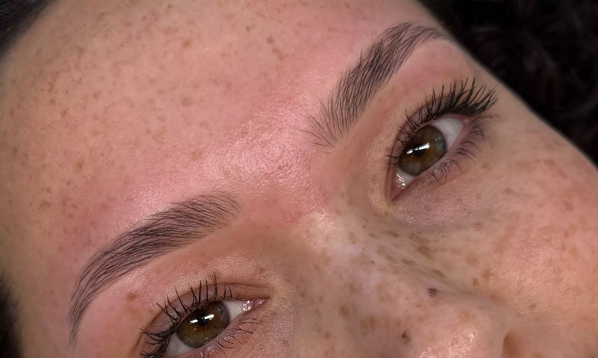 Wenkbrauwen zijn dé blikvanger van je gezicht, dus laat ze stralen