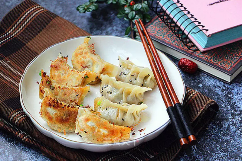 Chinese Feast for Two or Four With Starters, Mains, Desserts & Drinks