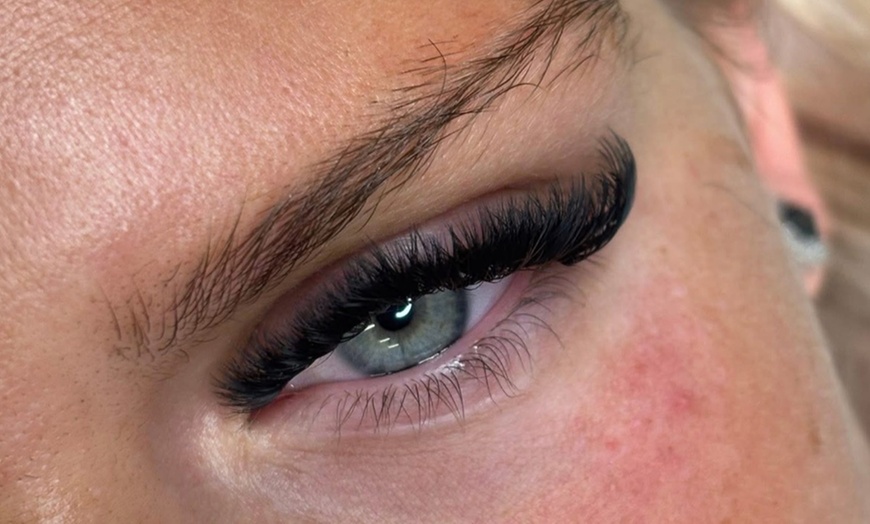 Image 10: Up to 50% Off on Eyelash Extensions at Baddie Winks