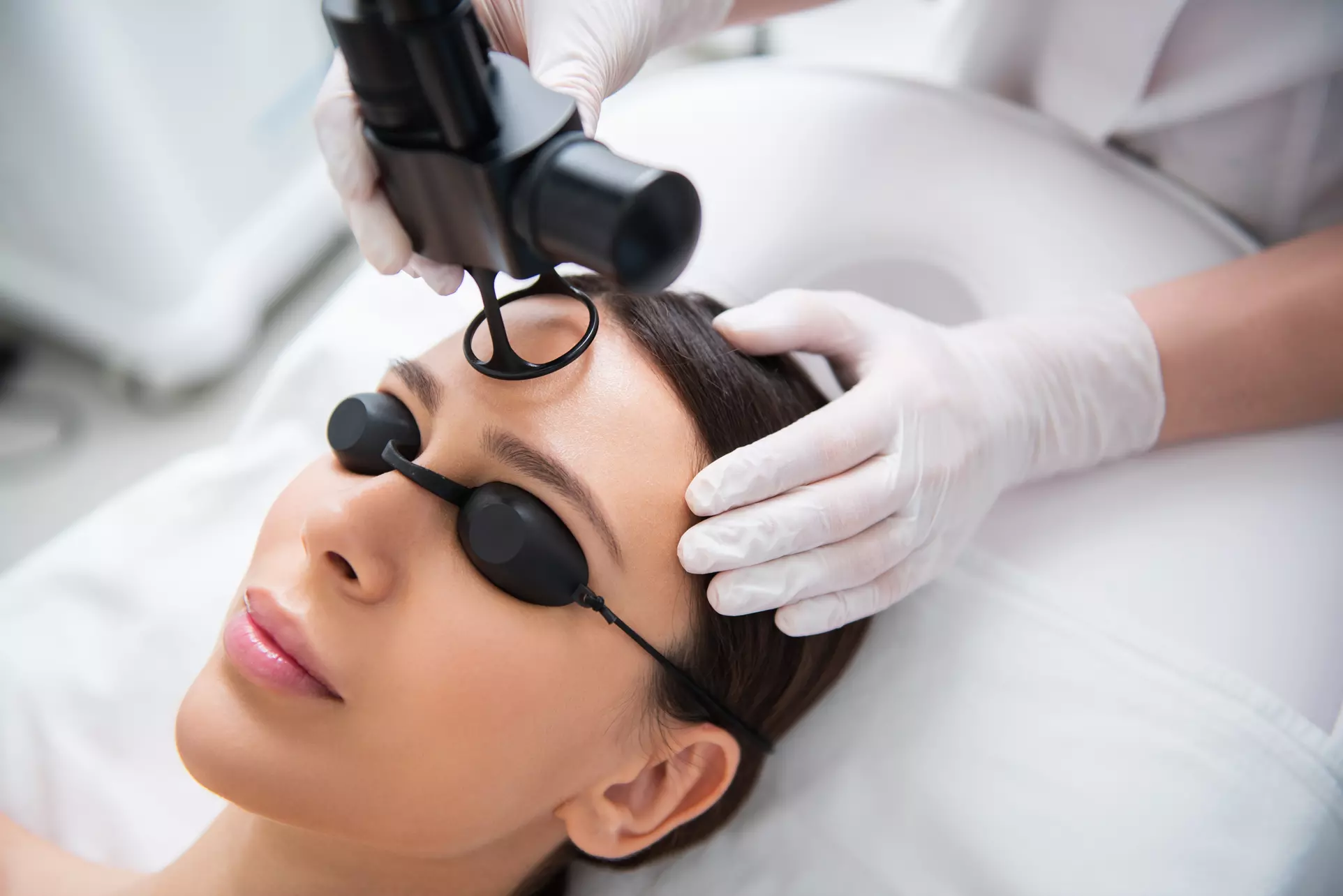 Non-invasive laser skin rejuvenation with flexible session options