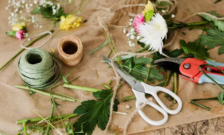 Create Stunning Bouquets with Seasonal Flowers Arranging Class