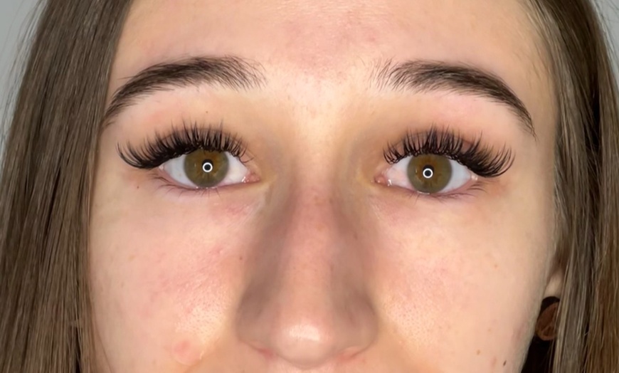 Image 5: Up to 50% Off on Eyelash Extensions at Baddie Winks