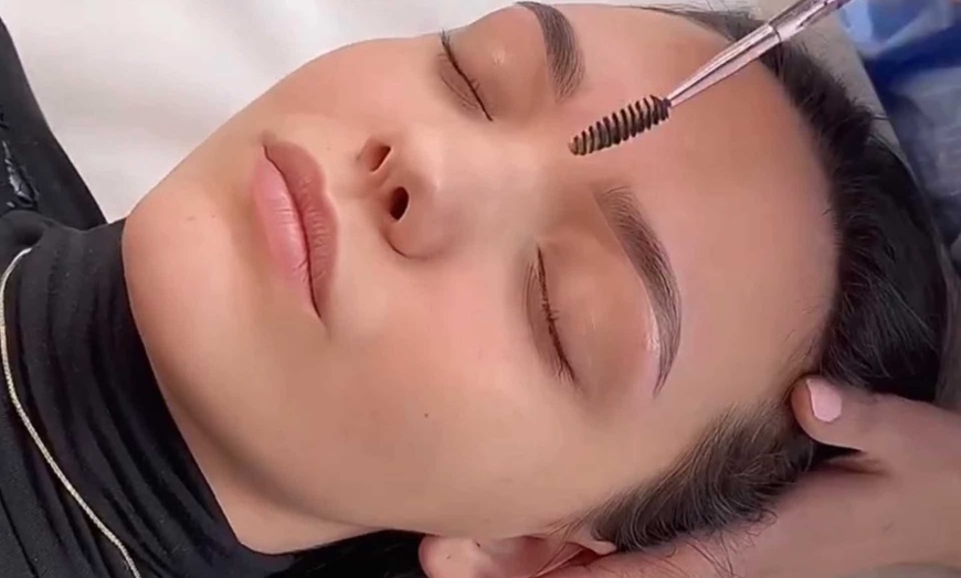 Image 2: Up to 55% Off on Eyebrow Shaping at the set uk