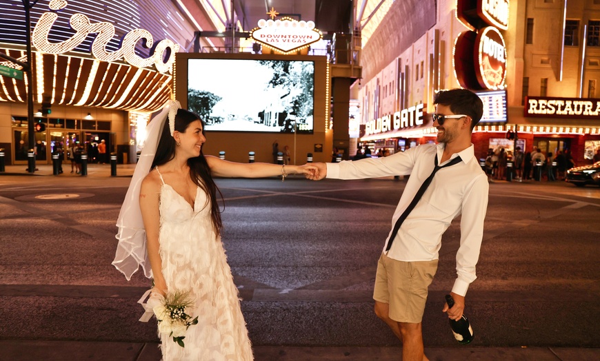 Image 4: Get 60, 90 or 120-Minute Photography Session at Budget Audio Video