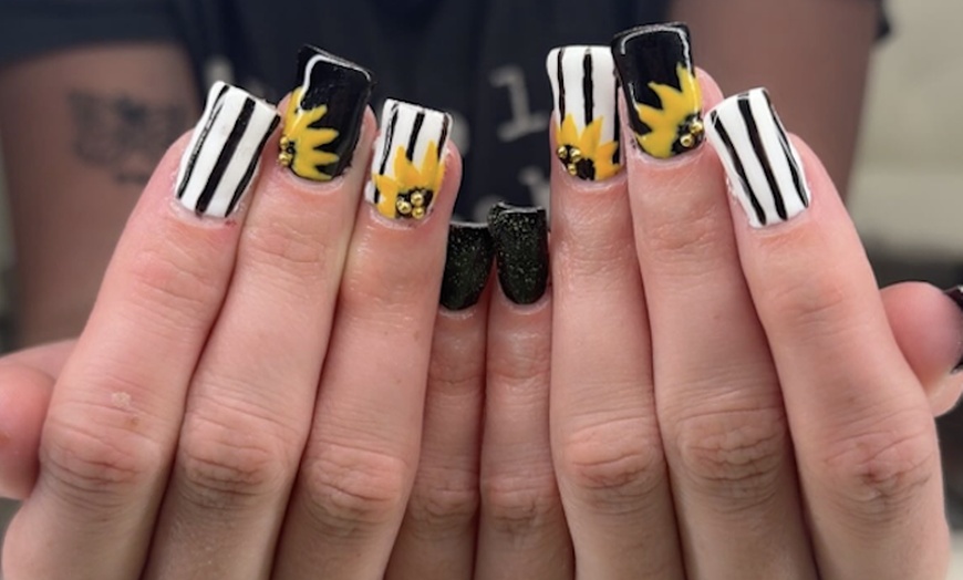 Image 4: Get Ready to Flaunt Flawless Nails w/ a Dazzling Manicure/Extensions!