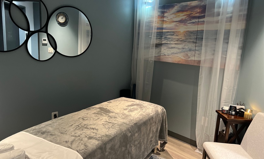 Image 2: Relax with 60 Min Swedish, Trigger Point or Deep Pressure Massages 