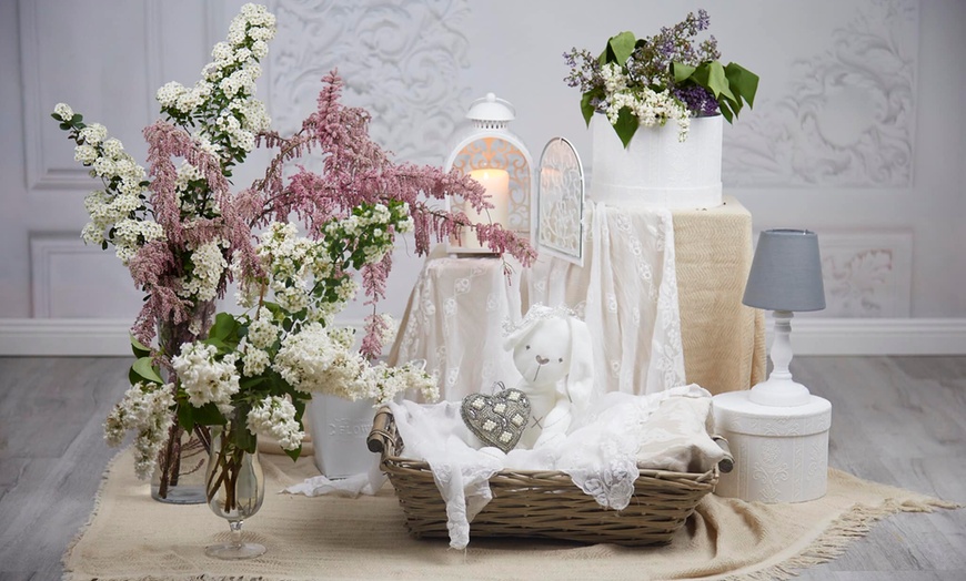 Image 4: Świąteczna sesja zdjęciowa dla dzieci i rodzin w studiu fotograficznym