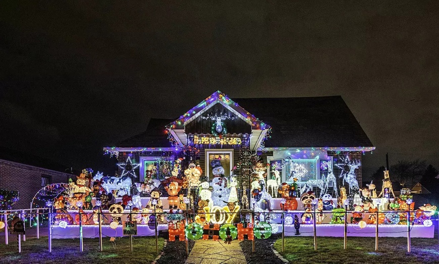 Image 2: Holiday Lights Tour on a VIP Luxury Bus - Eden Prairie & Twin Cities