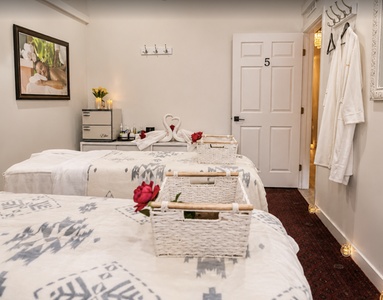 60 Minute Choice Massage (Swedish, Combination, Deep Tissue, Thai) - Elation Massage and spa