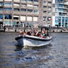 Image 2: Sfeervol en privé varen met een eigen schipper door Amsterdam