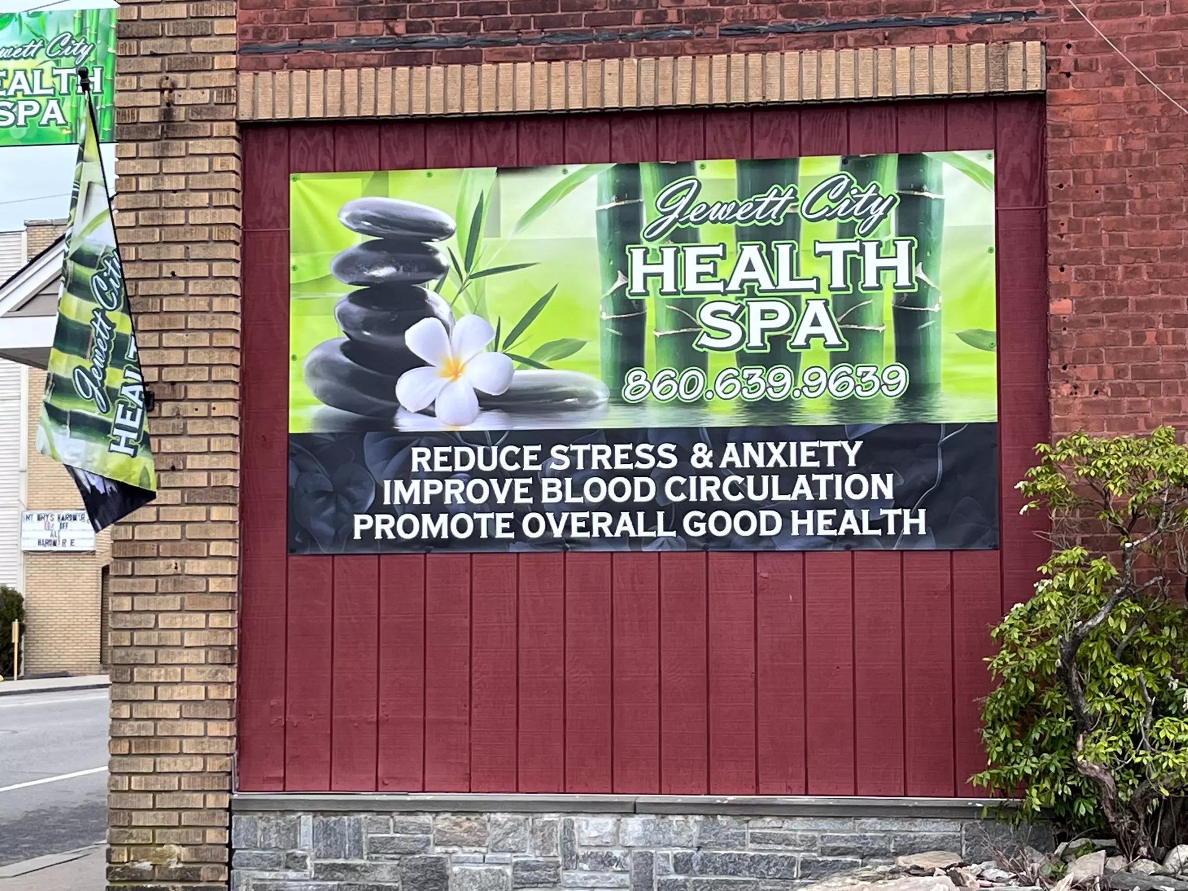 Relax and Unwind with a 60, 90, or 120-Minute Couples Swedish Massage