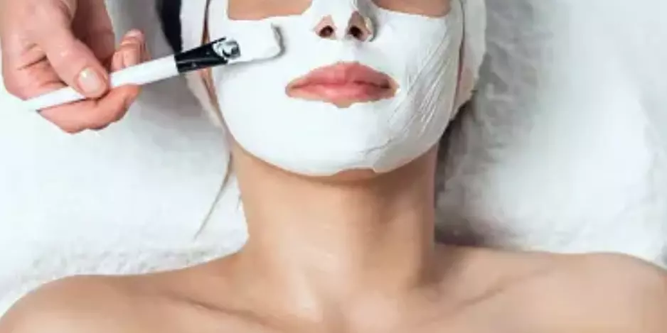 Experience Choice Facials with a Luxurious Gold Mask in Spa