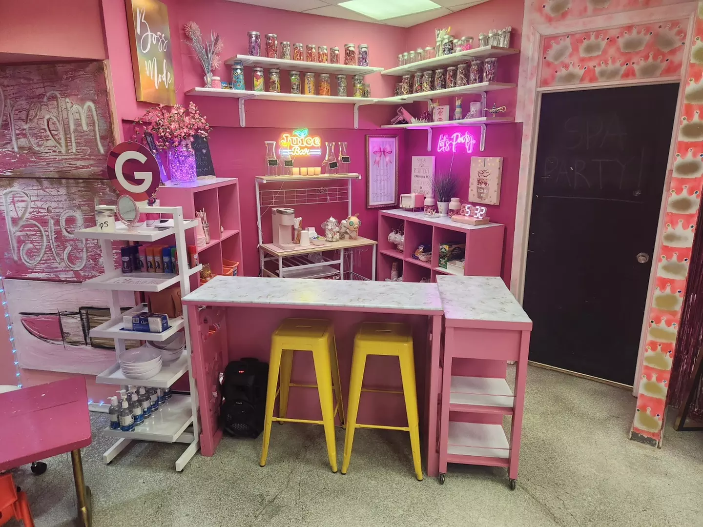 Kid-focused Spa: Mini Glam, Craft & Color and Swiftie Sparkle Party