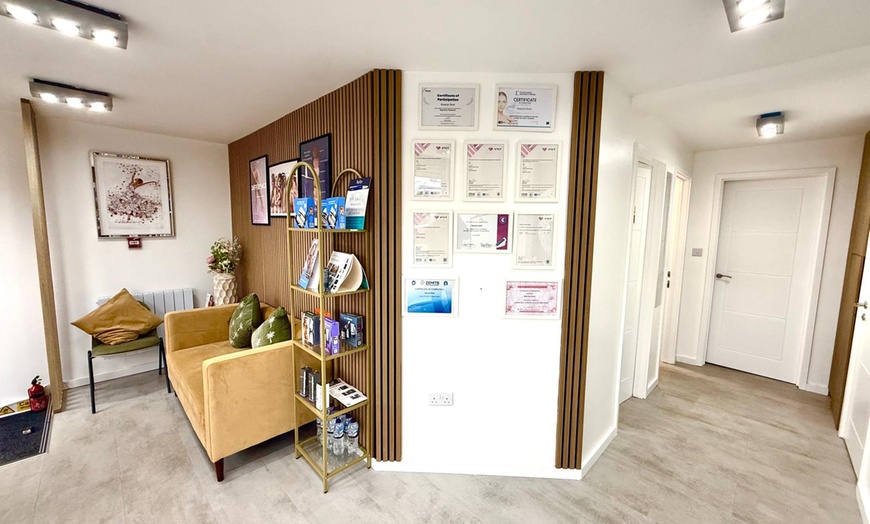 Image 4: Hydrafacial with Led Light Therapy & Customized Mask Treatment