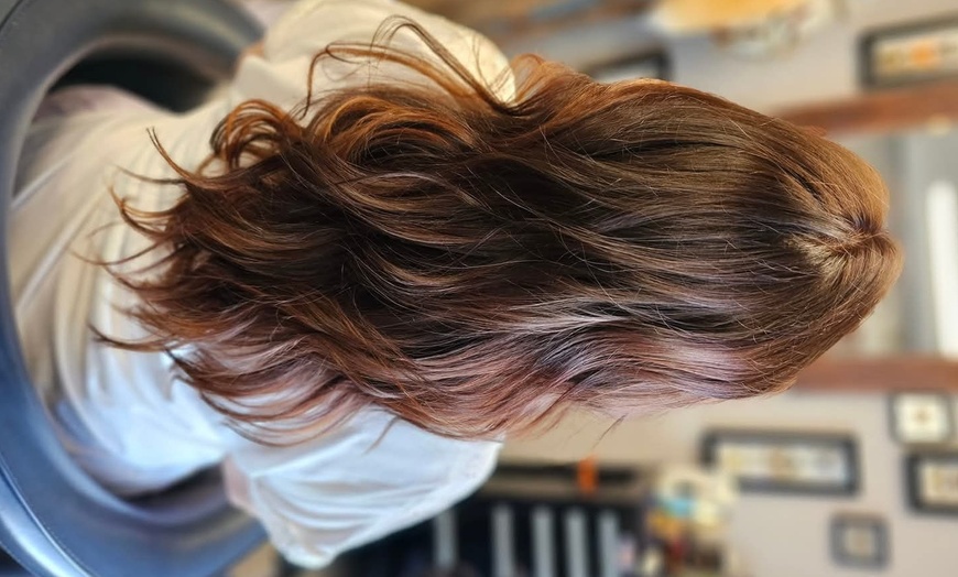 Image 5: Get a Stylish Haircut with Nigel King at Salon Helios