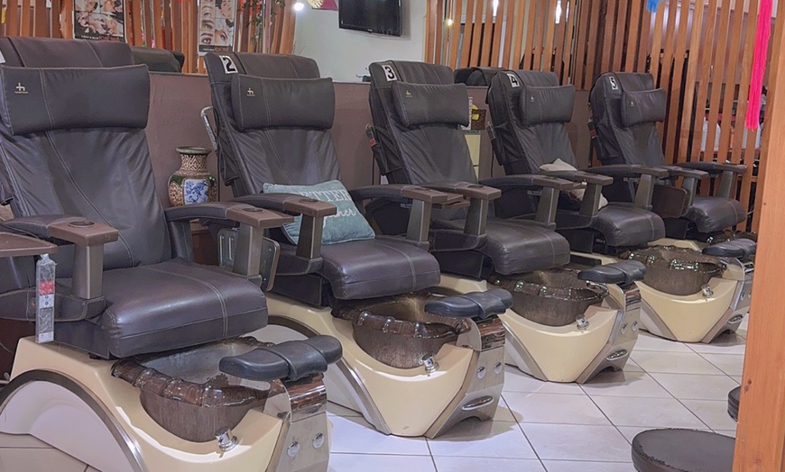Image 2: One or Two 60-Minute Scalp Beep-Cleaning Plus Examination, Mask & More