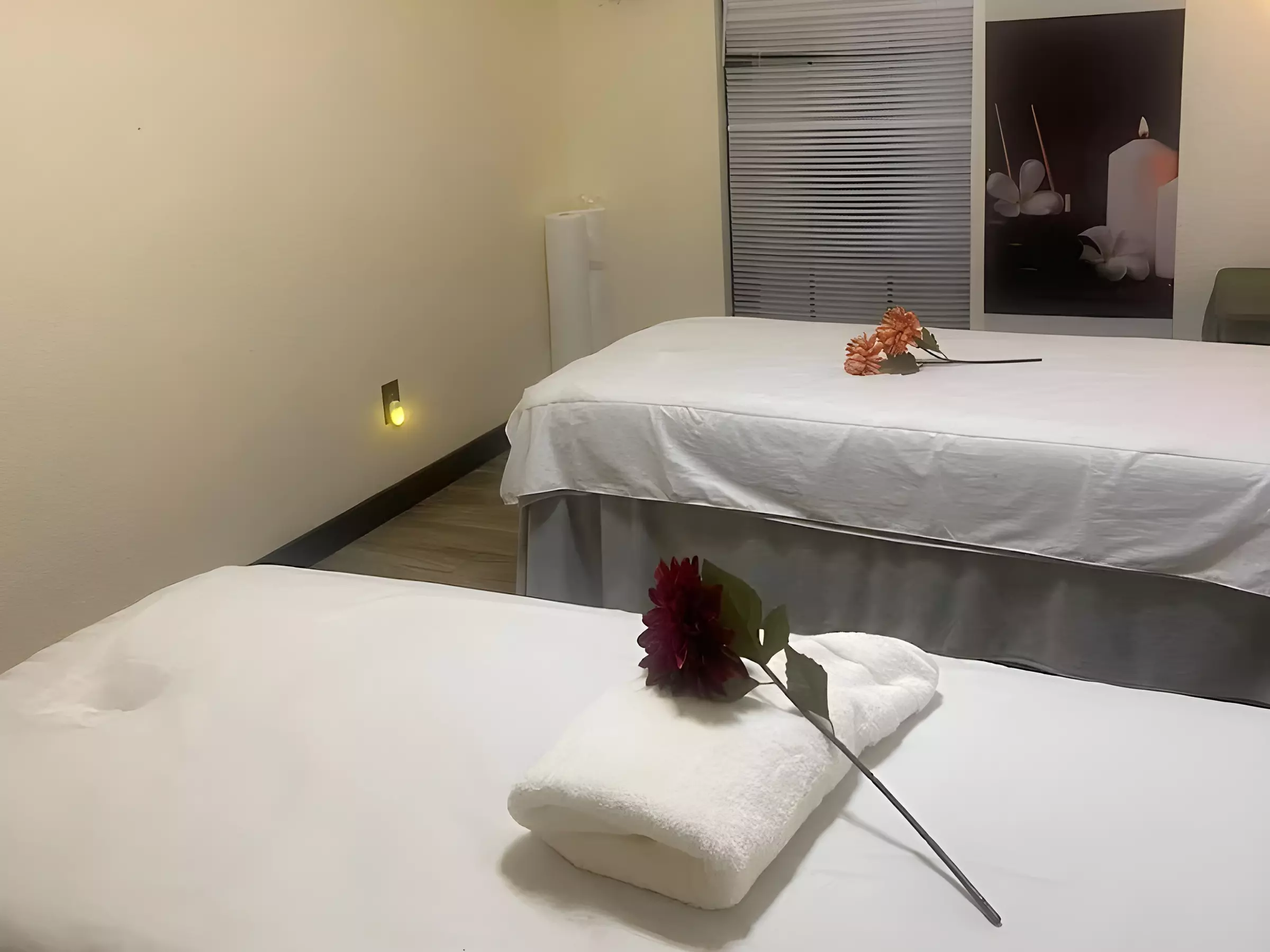 Rediscover Your Zen with a 60 or 90min Couples Massage