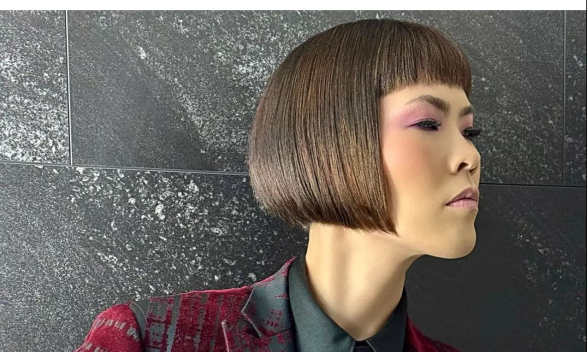 Enhance Dimension With Haircut, Highlights & Conditioning