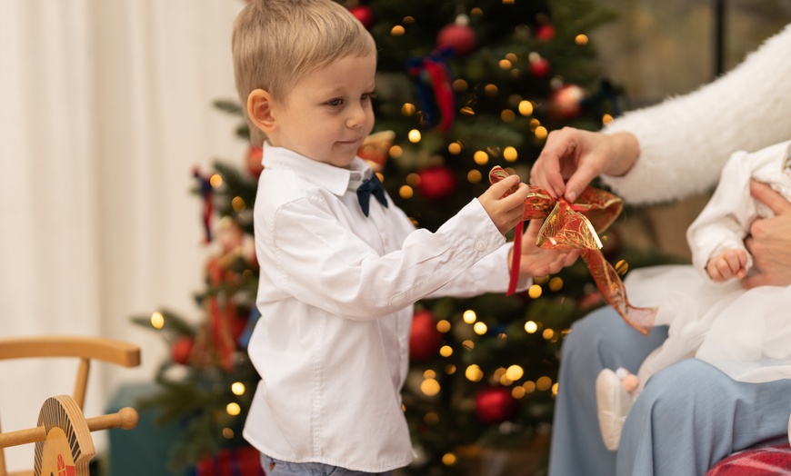 Image 6: Magiczna sesja rodzinna w świątecznej oprawie