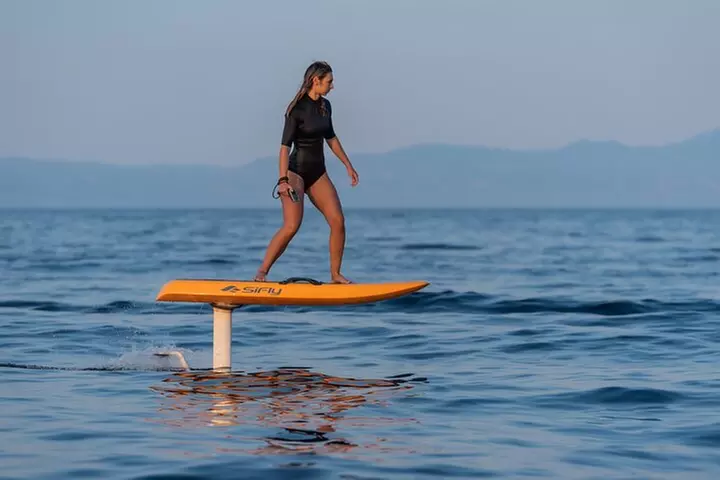 Efoil Lessons & Half-Day Party – Fly Over Water