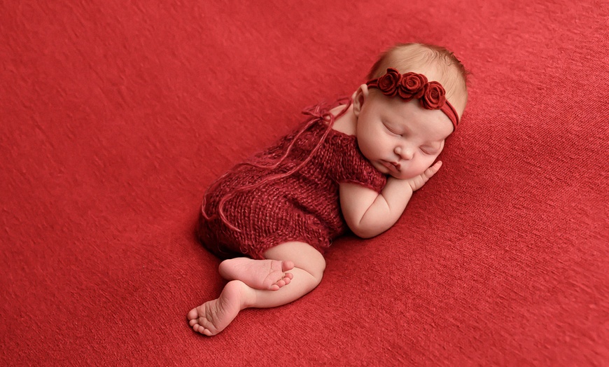 Image 2: Newborn or Bump to Baby Photoshoot package