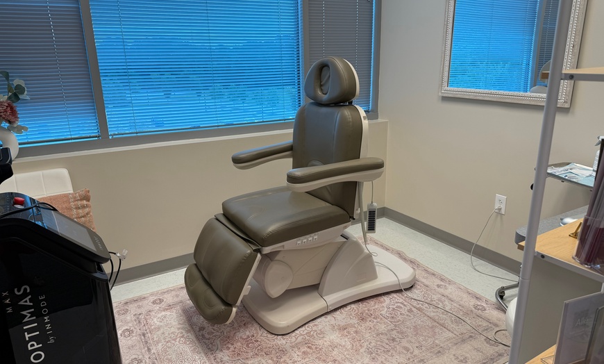 Image 3: Get Radiant Skin with 1, 2, or 3 IPL Sessions - 10 Minutes Per Session