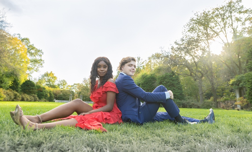 Image 4: Outdoor Photography Session with Photo Package