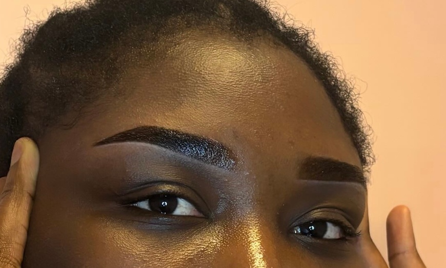 Image 1: Augenbrauen mit einer Powder Brows-Behandlung inkl. Nachbehandlung  in Form bringen für 1 Person (76% sparen)