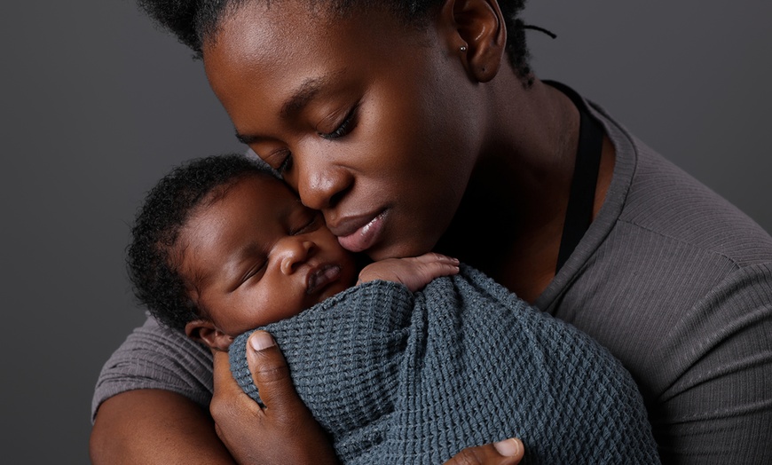 Image 6: Newborn Photoshoot with Prints
