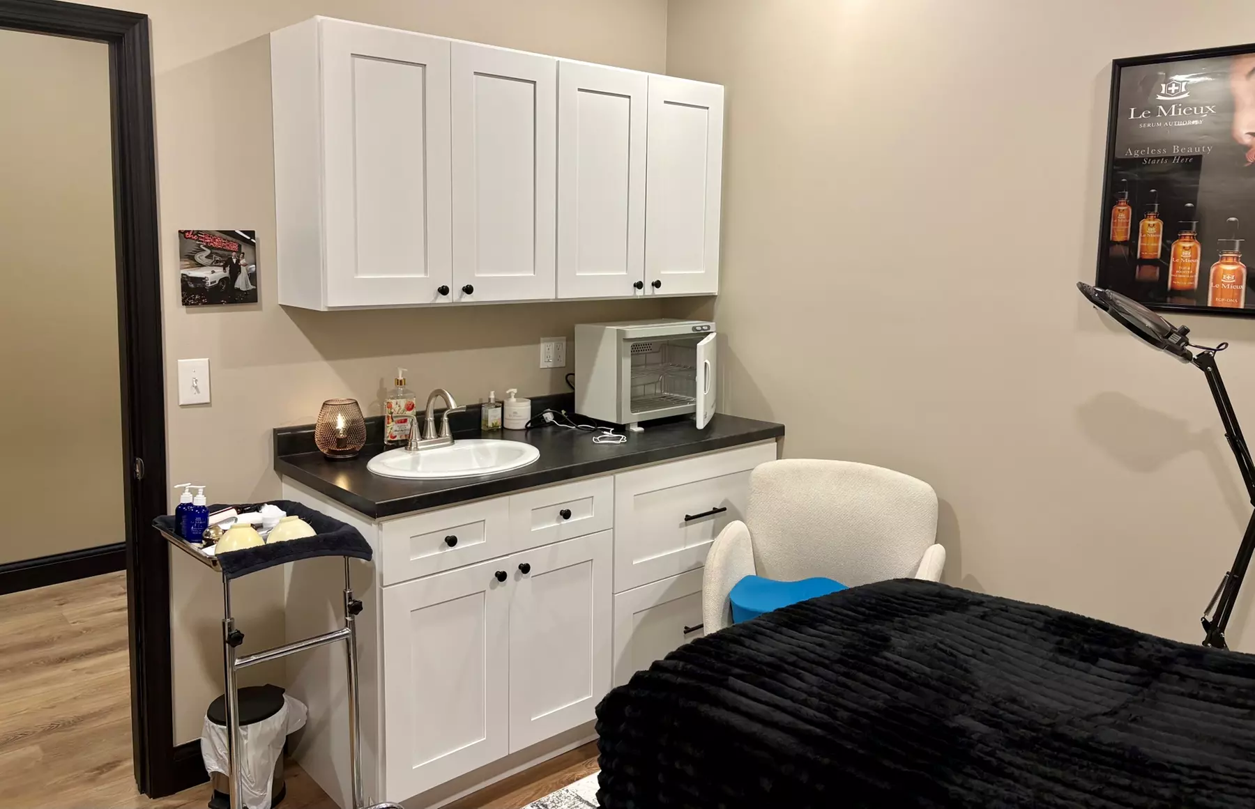 Experience One, Three or Five Dermaplaning with Lymphatic Drainage