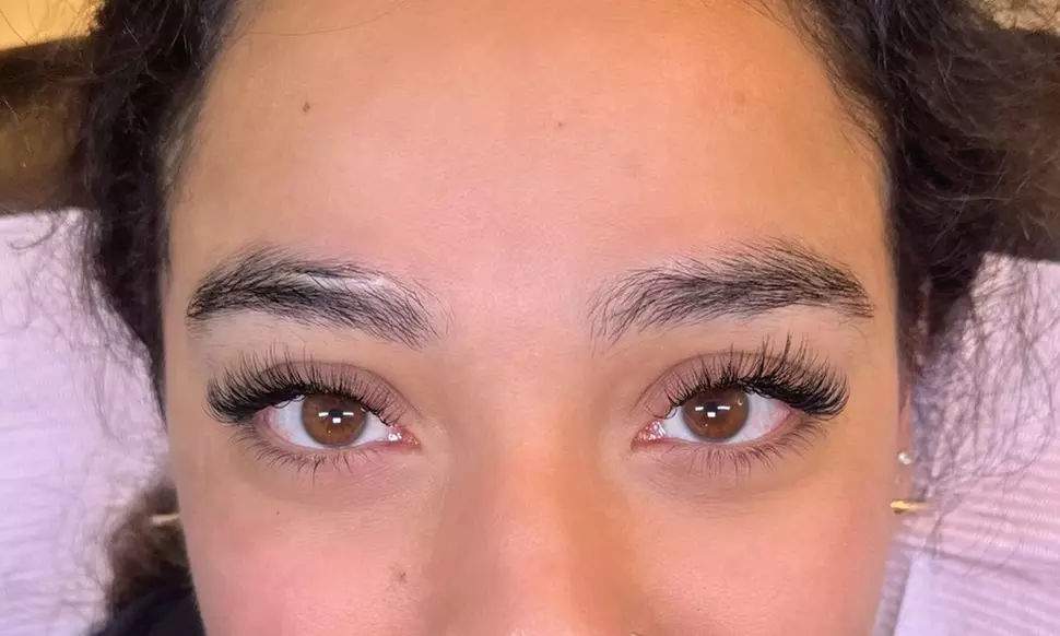 Transform Your Look: Get Luscious Lashes That Wow