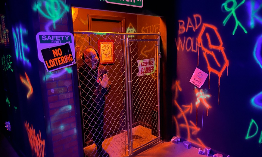 Image 2: Thrilling Escape Room Adventure for Groups