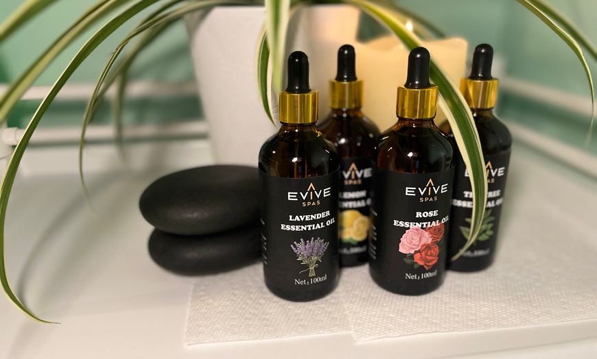 Image 3: 60-Minute Couples Massage or Relaxation Spa Package at EVIVE Spa