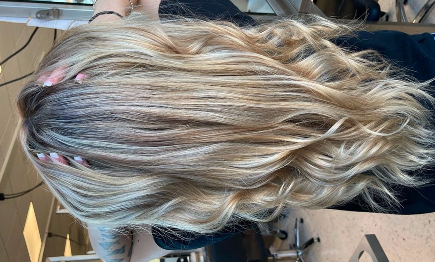 Image 1: Voluminous Hair with Deep Conditioning Blowout