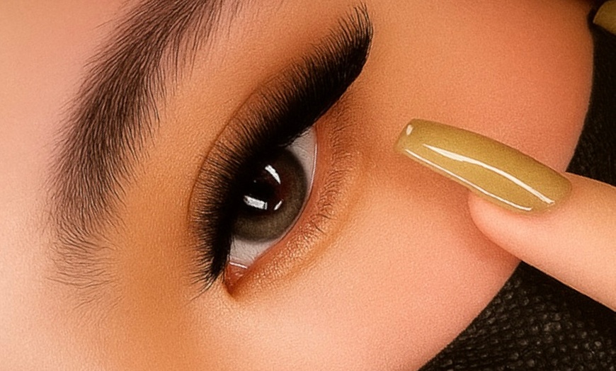 Image 3: Classic, Hybrid, or Volume Eyelash Extensions for a stunning look