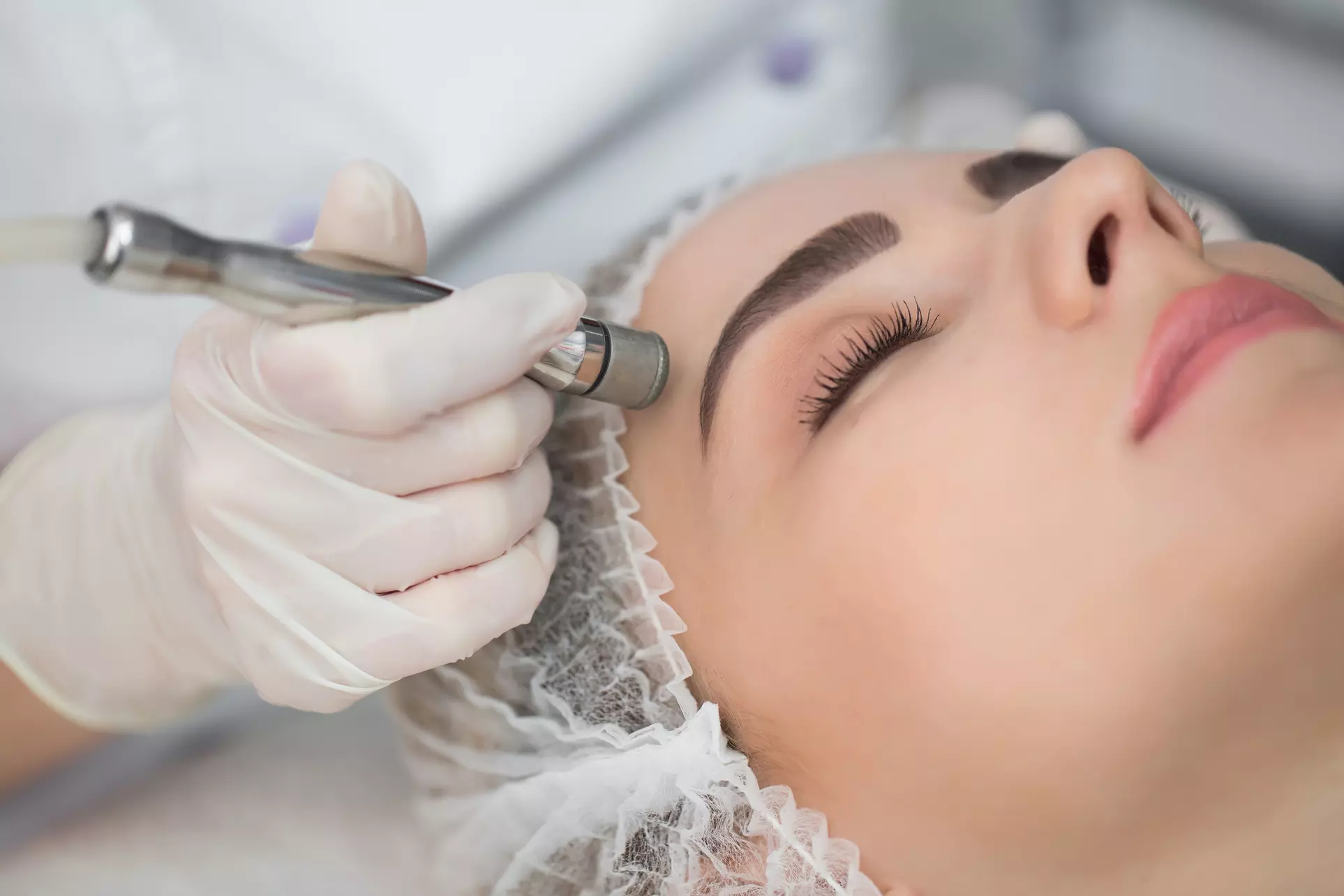One or Two Signature Facial Treatments with Diamond Microdermabrasion. Up to 60% Off at Contornos Studio - Primary Image