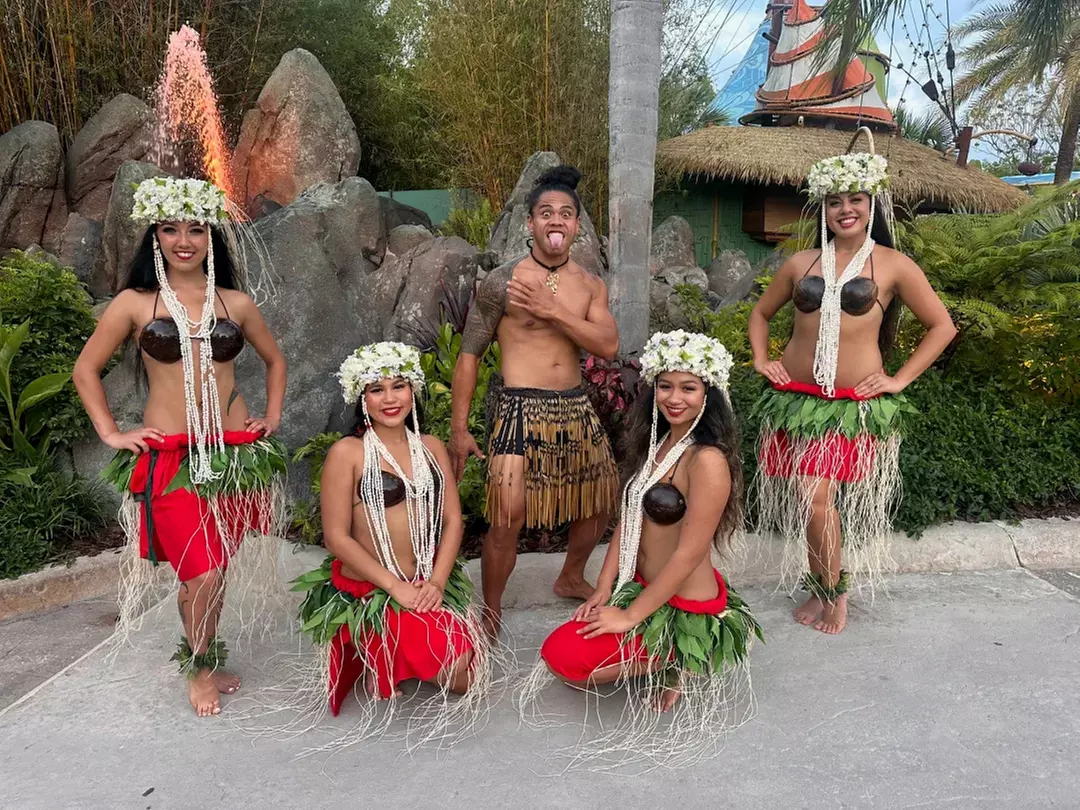 Escape to Paradise with Adult and Child Luau Tickets!