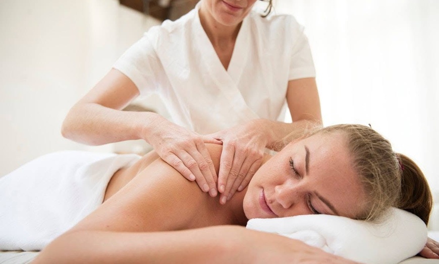 Image 4: 30-Min Stretch or 60-Min Sports Massage