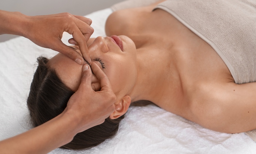 Image 3: Séance de réflexologie plantaire, palmaire, faciale, auriculaire