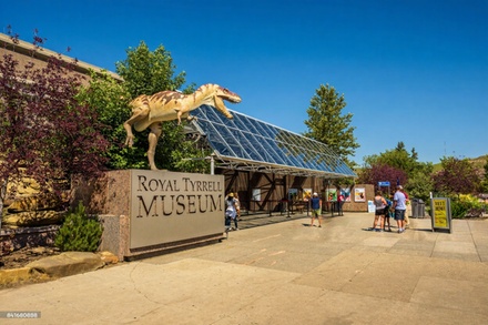 Drumheller Day Tour with Museum, Hoodoos & Dinosaurs from Calgary - For 1 Person - Banff Trip Planner - Calgary