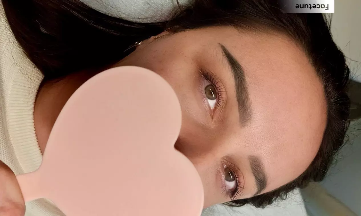Beauté du regard : extensions de cils au choix ou browlift