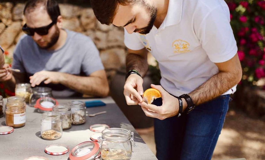 Image 1: Elabora tu propio vermut y visita un lugar emblemático para 1, 2 o 4 