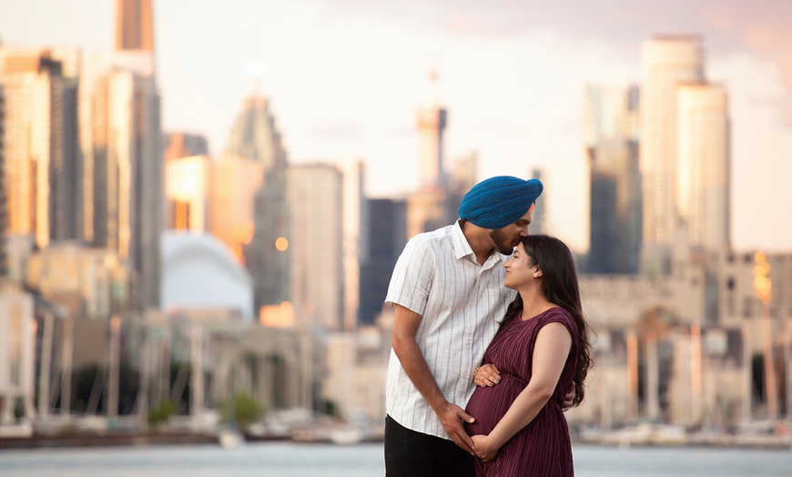 Image 5: Get 30- or 60-Min Single Family or 2- or 4-Hr Photography Session 