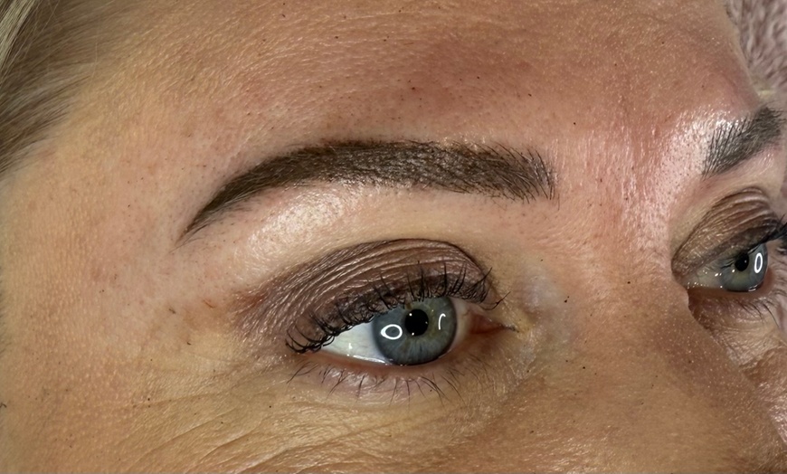 Image 3: Up to 60% Off on Eyebrow Shaping at Henda’s Eyebrows