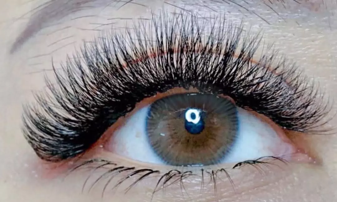 Experience Full Set of Classic, Hybrid, or Volume Eyelash Extensions