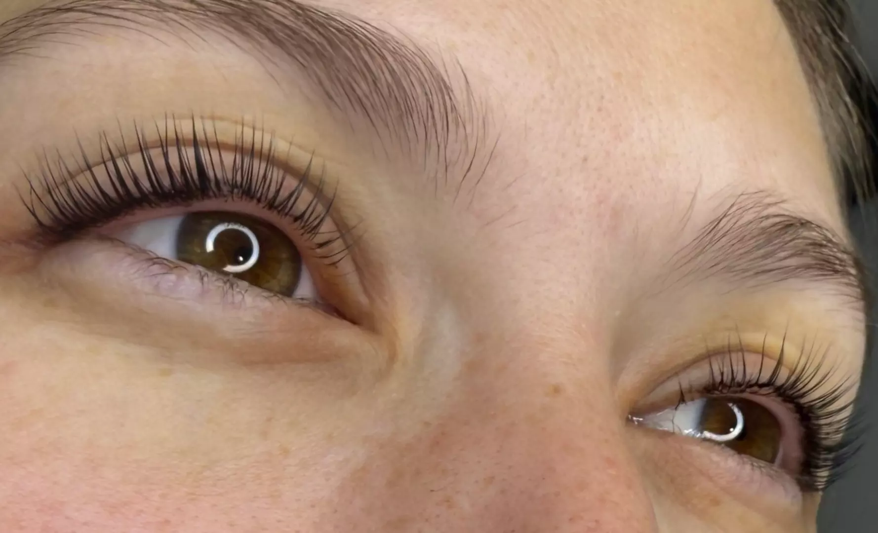 Up to 55% Off on Eyelash Tinting at MUA LUZ
