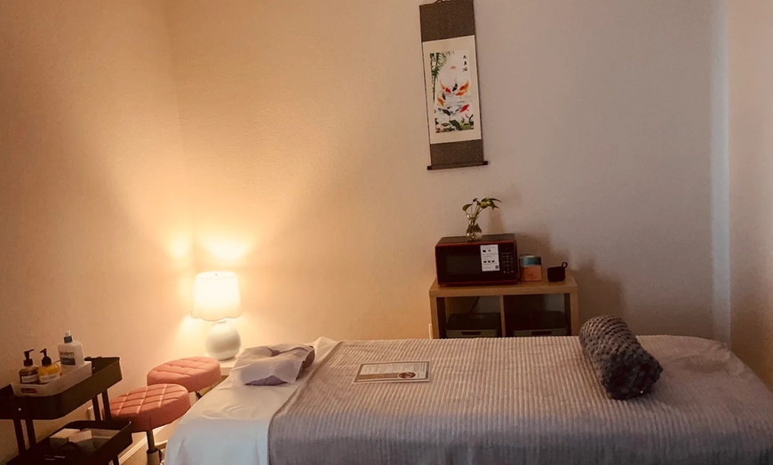 Image 4: Up to 50% Off on Full Body Massage at Hot compress spa