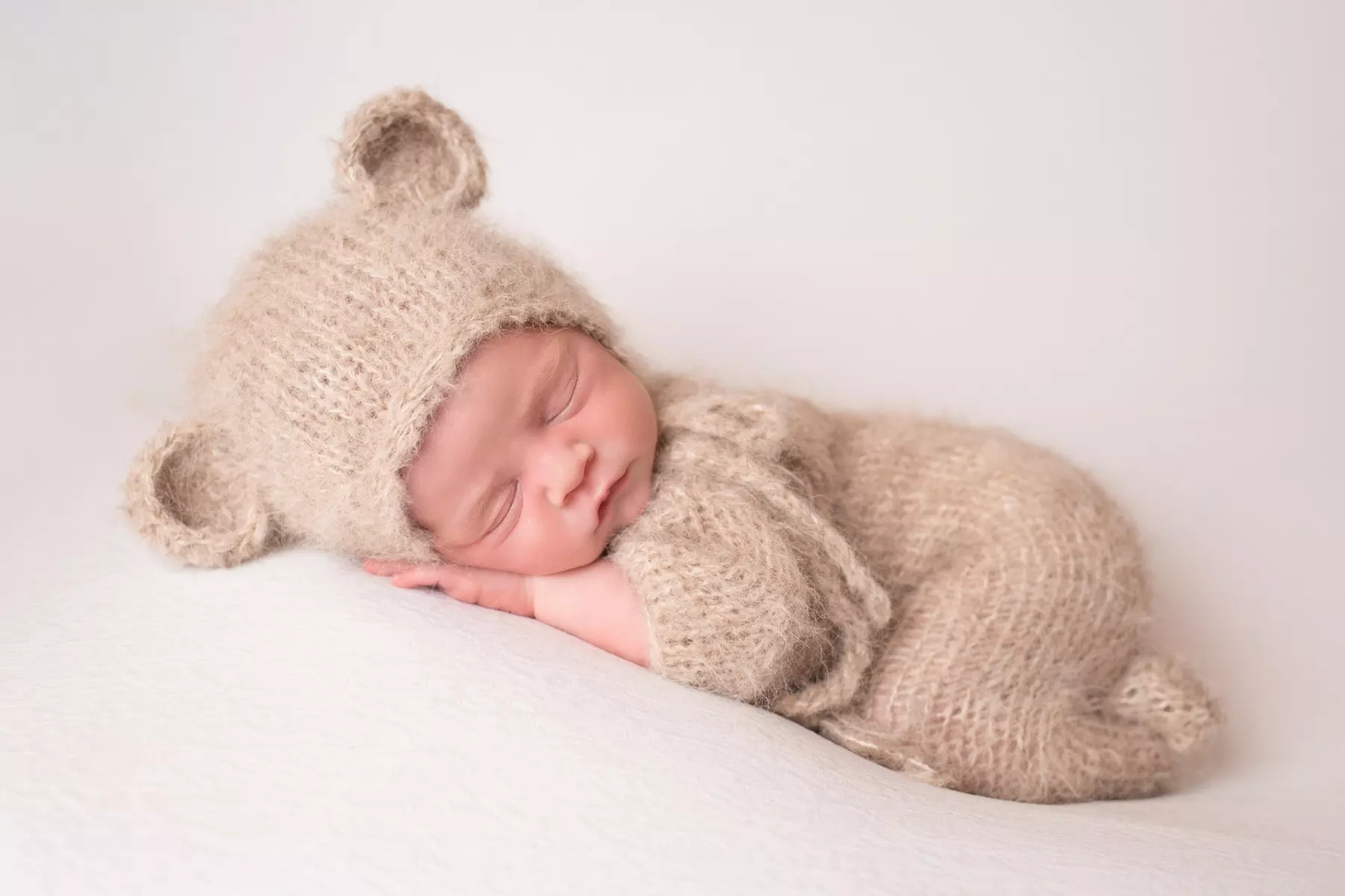 Bump to Baby Photoshoot with Makeover & Free Prints at Peekaboo