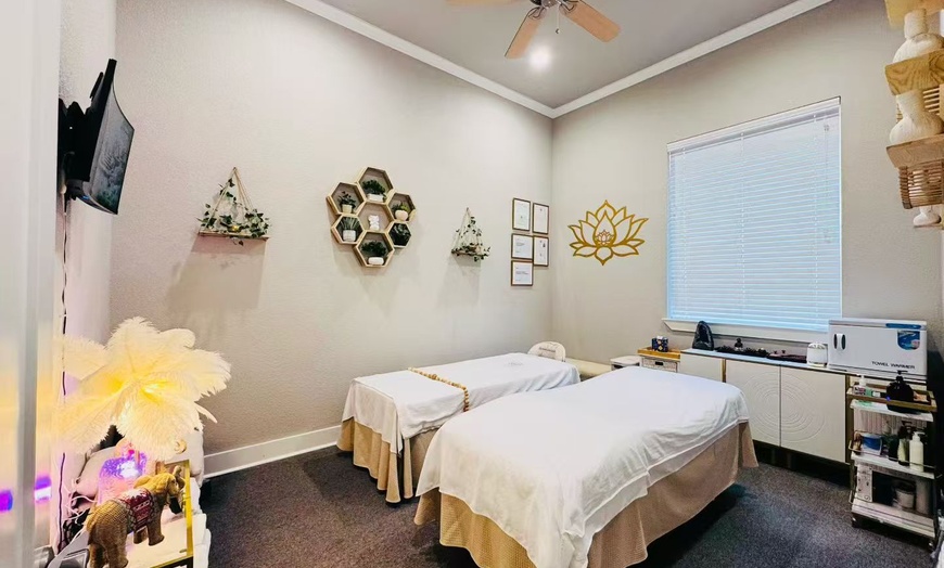 Image 3: Massage + Deeply Clean Coffee Scrub & Aromatherapy Essential Oil